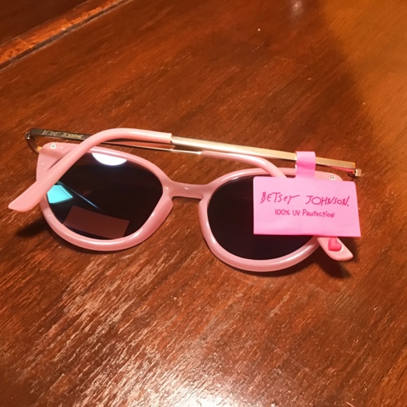 Betsey Johnson Pink & Gold Sunglasses w/case (nwt) - Picture 4 of 7